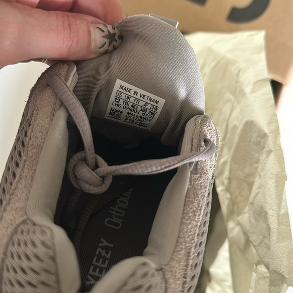 NIB YEEZY 500 ASH GREY ADIDAS MEN’S 12 - Picture 14 of 15